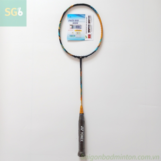 Vợt cầu lông Yonex astrox 88d tour 2021.
